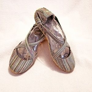AHNU KARMA SIZE 8 YOGA-INSPIRED FLATS